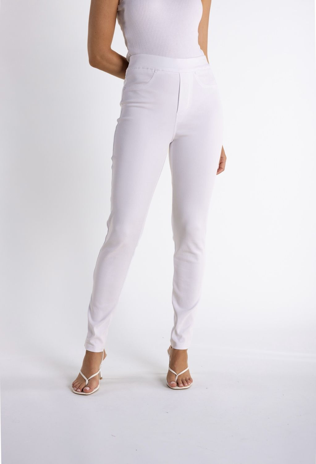 Two Tee&#39;s White Pull On Pant 3030