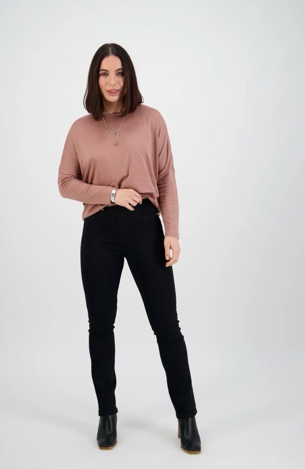 Vassalli Slim Leg Pull On 234D