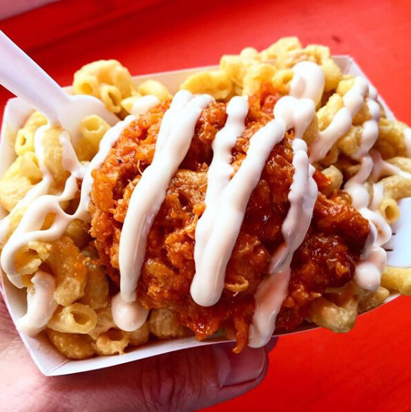 Buffalo Chick&#39;n Mac n Cheese with Vegan Blue Cheese Dressing (2 servings)