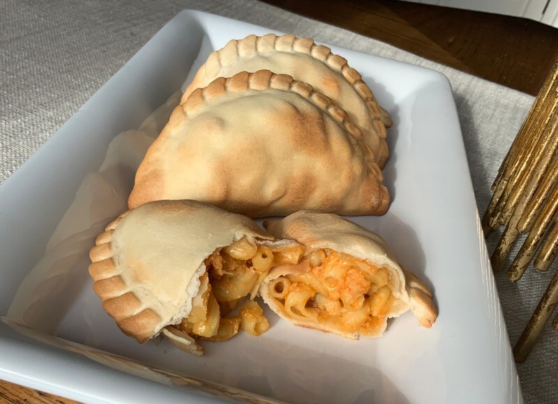 6 Buffalo Chick&#39;n Mac n Cheese Empanadas
