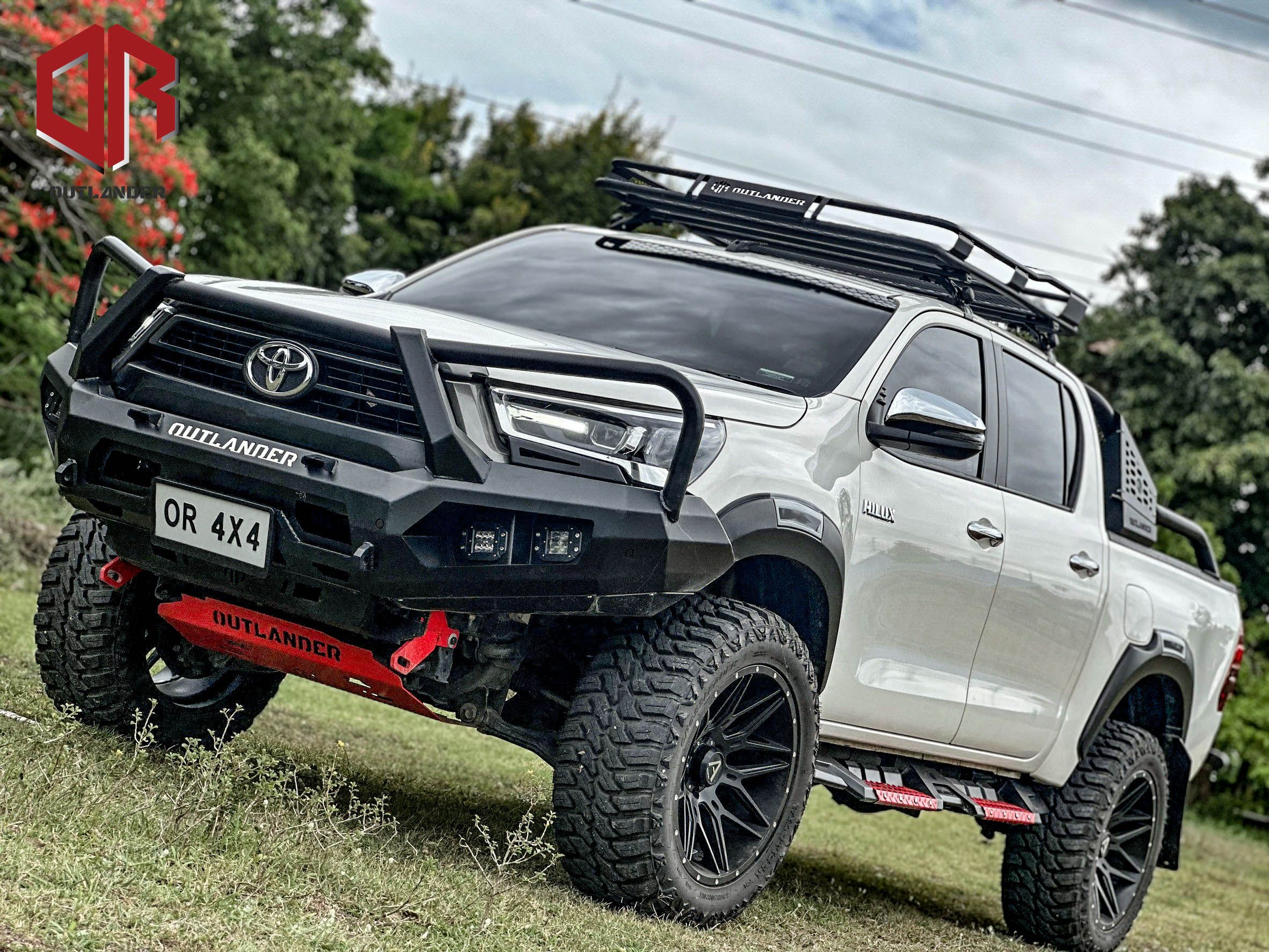 Outlander 4x4 Toyota Hilux 2020 - 2025 Bull Bar | Loop