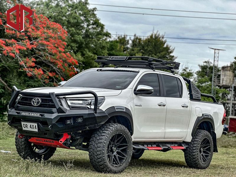 Outlander 4x4 Toyota Hilux 2020 - 2025 Bull Bar | Loop