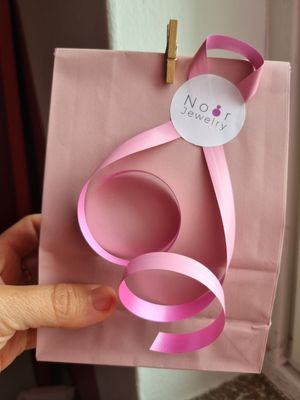 Gaveindpakning Noor jewelry gavepose