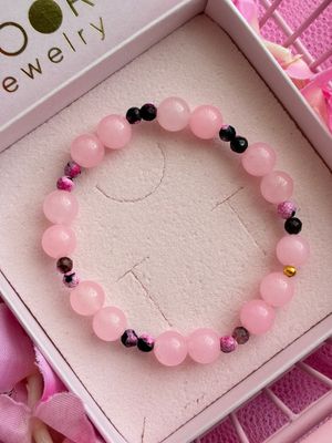 lyserød armbånd med ægte sten