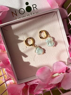øreringe med stor sommerfugl symbol laila øreringe noor jewelry