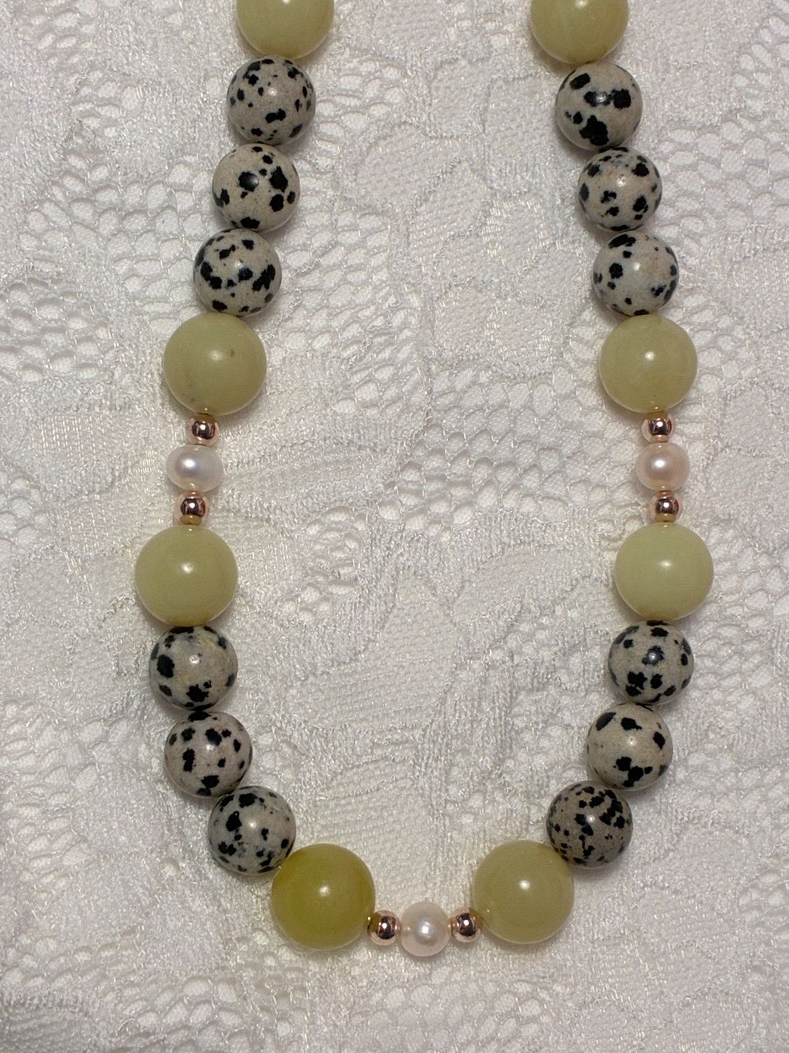 mariam halskæde med smukke dalmatiner perler