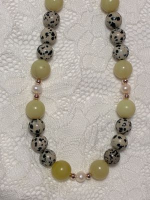 mariam halskæde med smukke dalmatiner perler