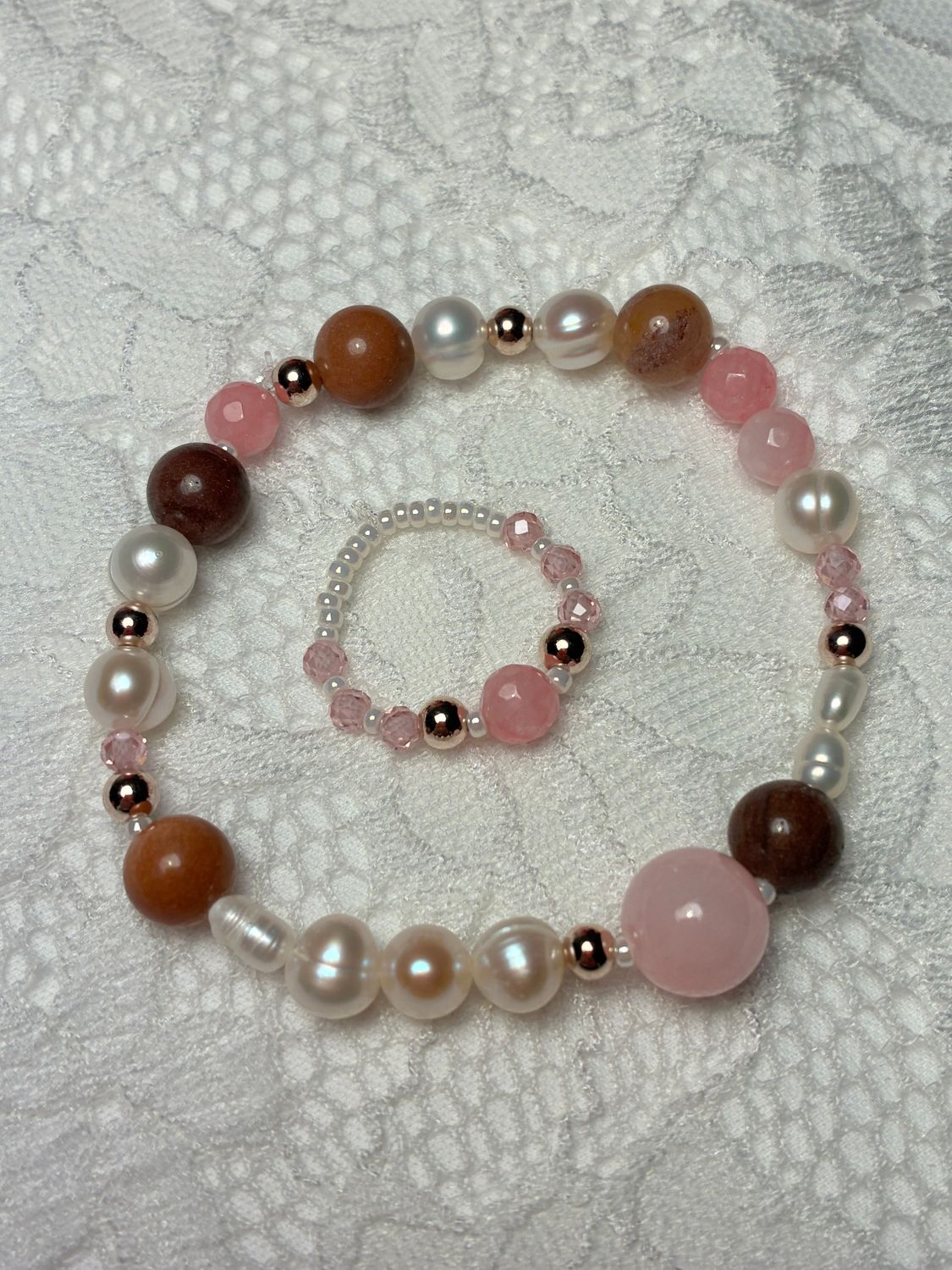 confident armbånd med smuk matchende ring