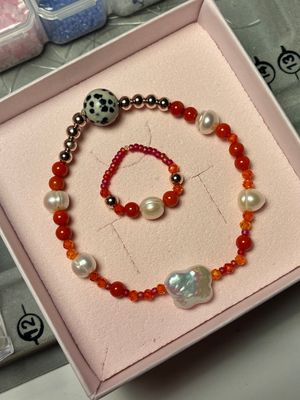 morgenfru orange perlesæt med sommerfugl ferskvandsperle