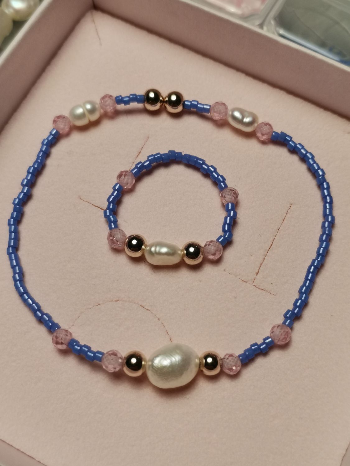 krokus blå perlesæt med ferskvandsperler