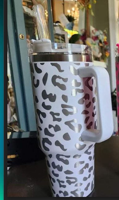 Leopard 40 oz Cup, Color: White