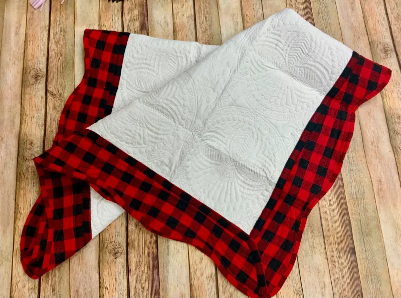 Heirloom Baby Quilts BlkRd buffalo/White