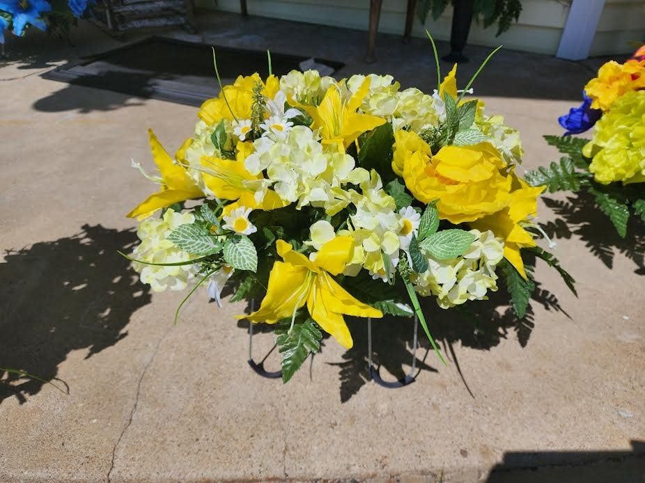 Artificial Memorial Saddle Small