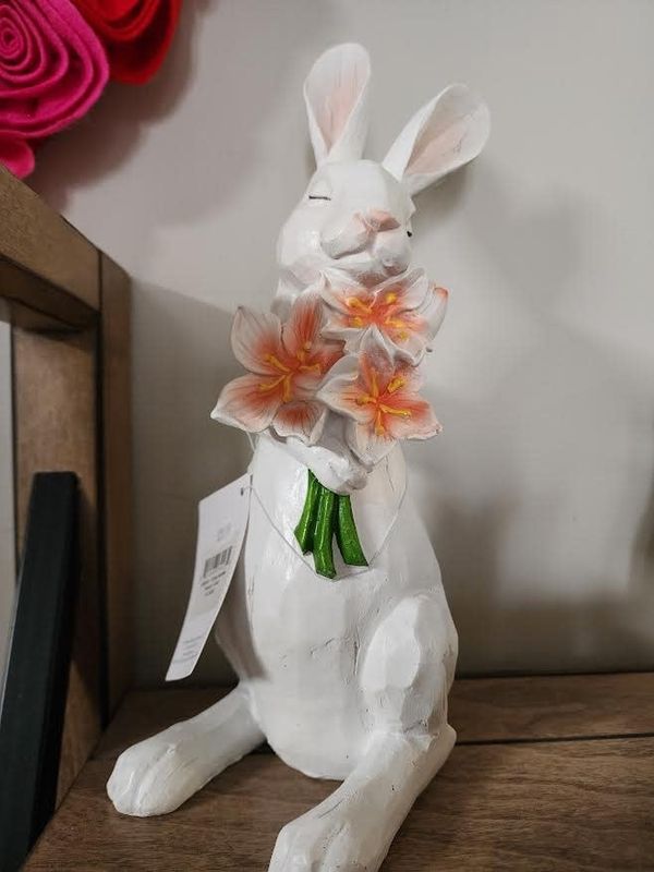 Gifting Bunnies Garden Statuary - Flowers