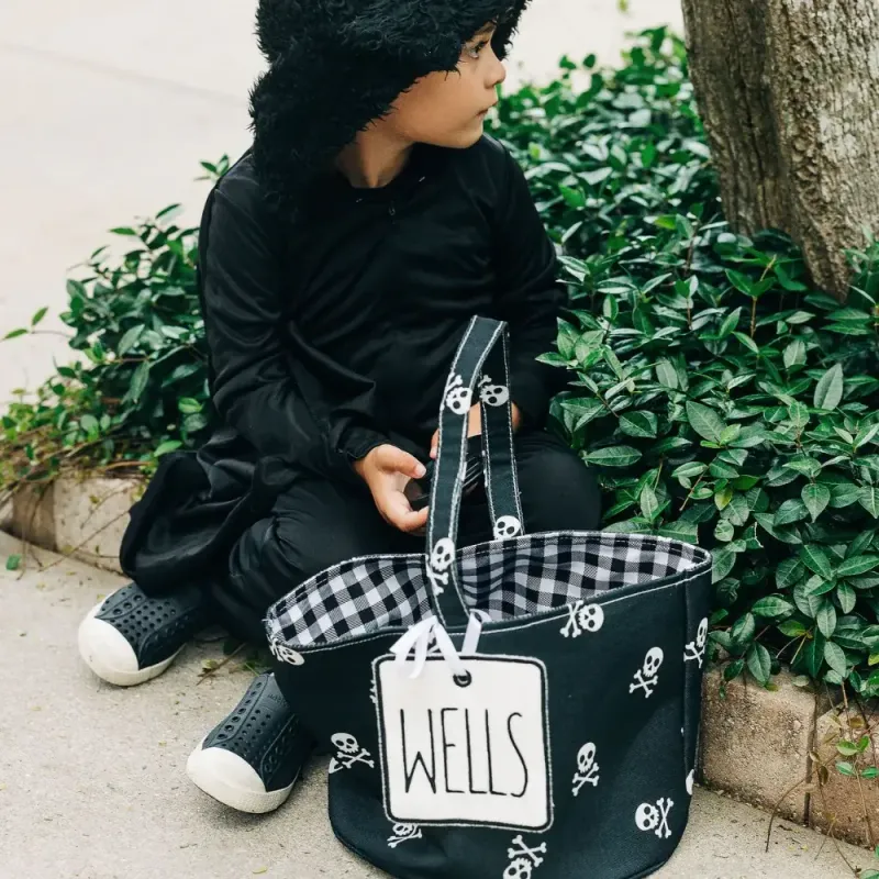 Halloween Basket - Skull &amp; Crossbones