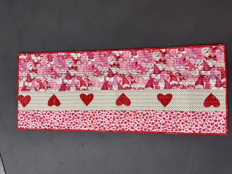 Seasonal Runner Valentine