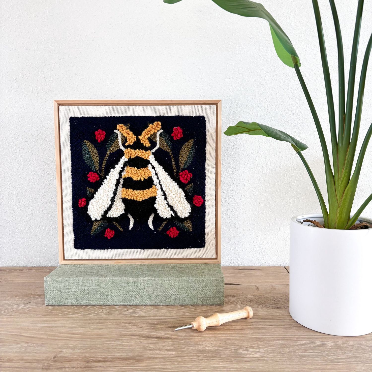 Spring Bee Punch Needle Box Kit
