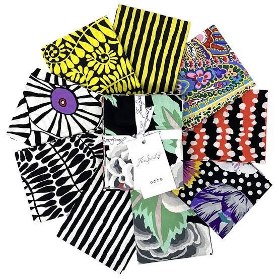 Aug. 2022 Contrast Fat Quarter Set