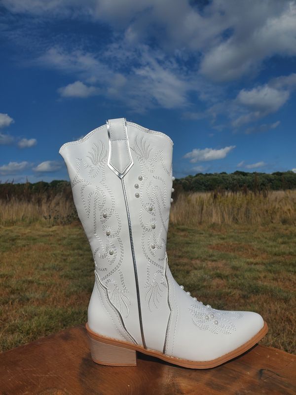 "Pretty As A Pearl" Western Boots