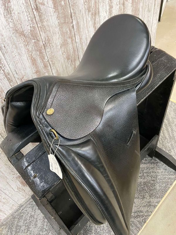 16.5" Thornhill Dressage Saddle