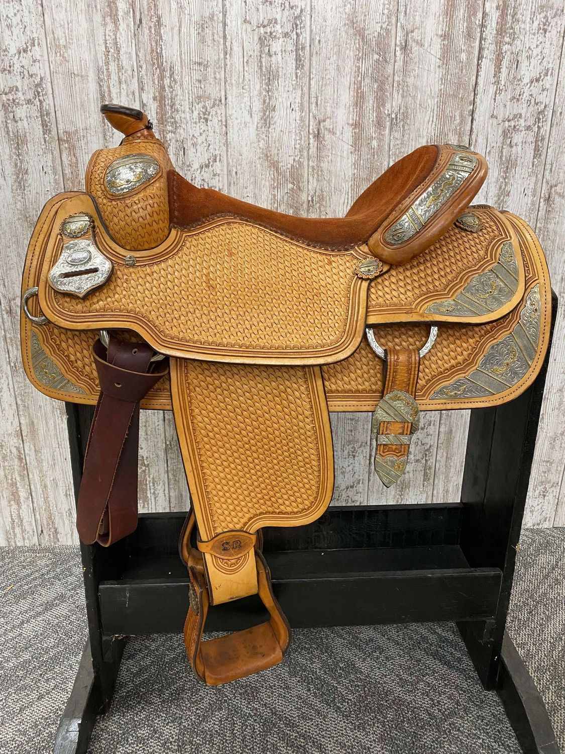 15.5&quot; Silver Royal Show Saddle