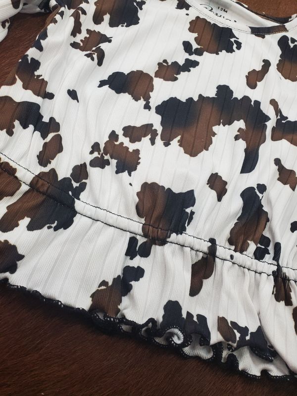Moody Cow Ruffle Trim Crew LS