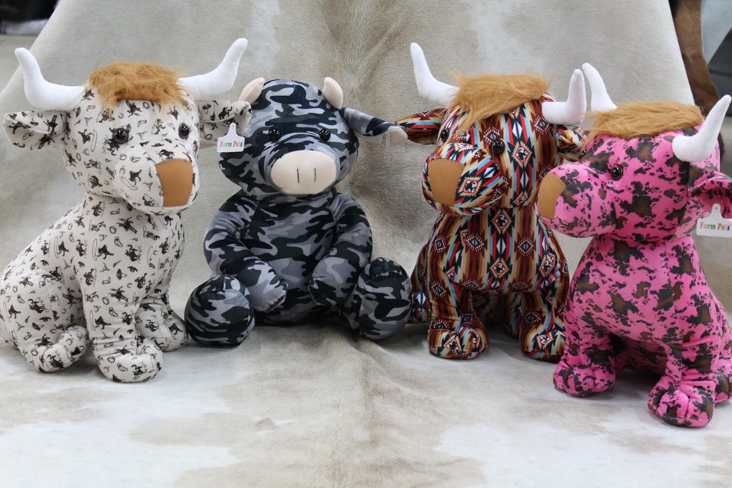 Sitting Farm Pals-Assorted Colors!