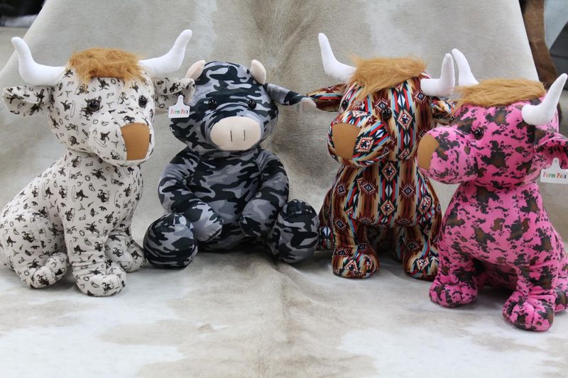 Sitting Farm Pals-Assorted Colors!