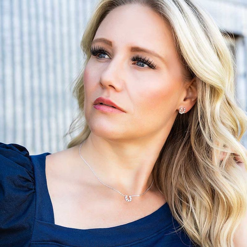 Delicate Glamour Horseshoe Jewelry Set