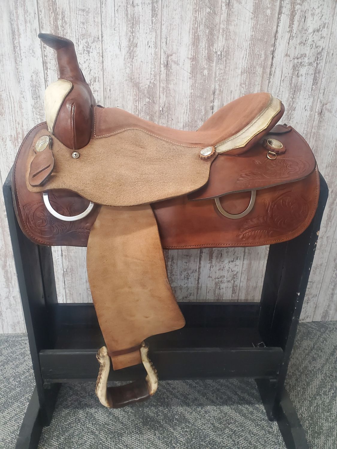 Used 16&quot; Wide Bar Saddle King Ranch Trail