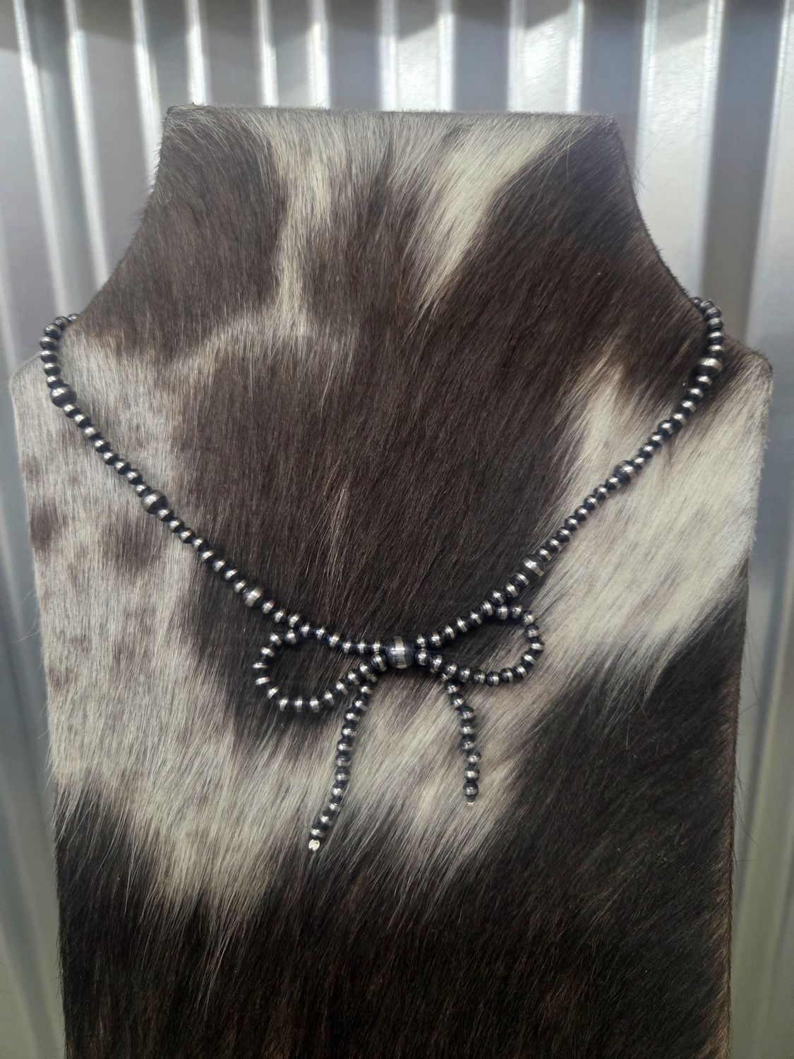 Bow Necklace