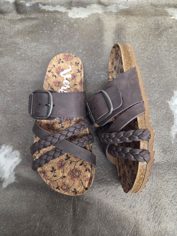 The Nora Sandal-Various Colors!