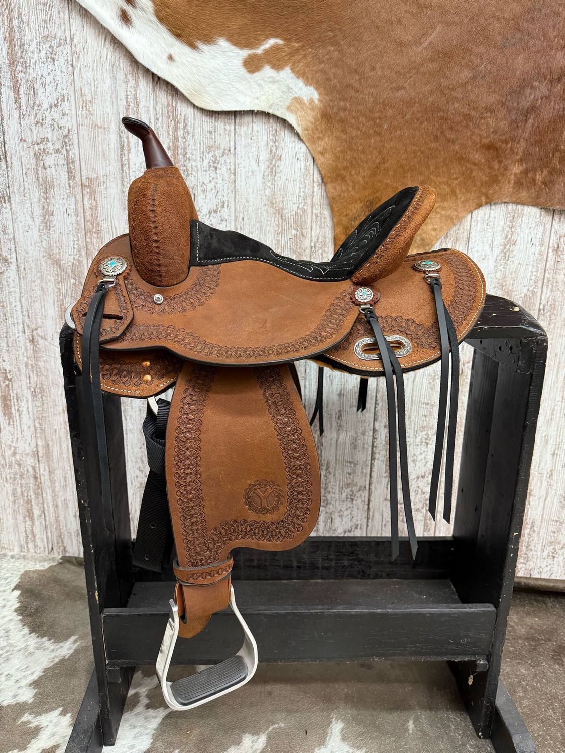13.5&quot; Wide Fit Cloverleaf Barrel Saddle
