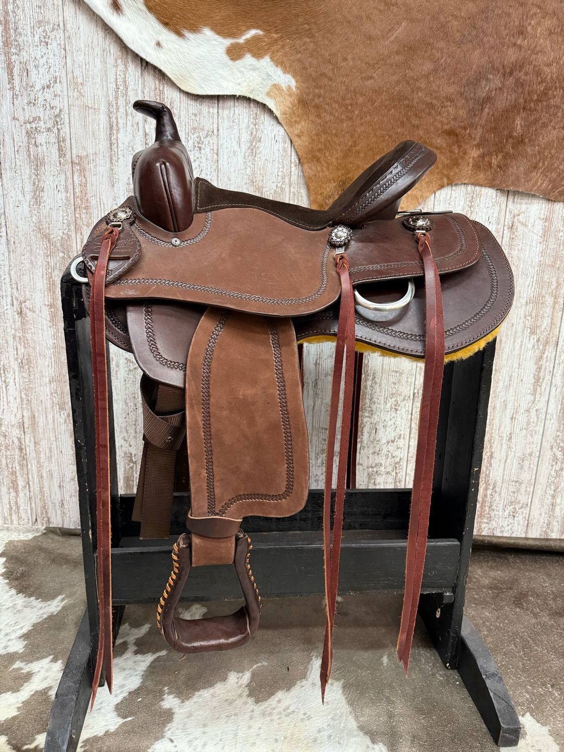 15&quot; Wide Fit Classic Golden Scott Thomas Saddle