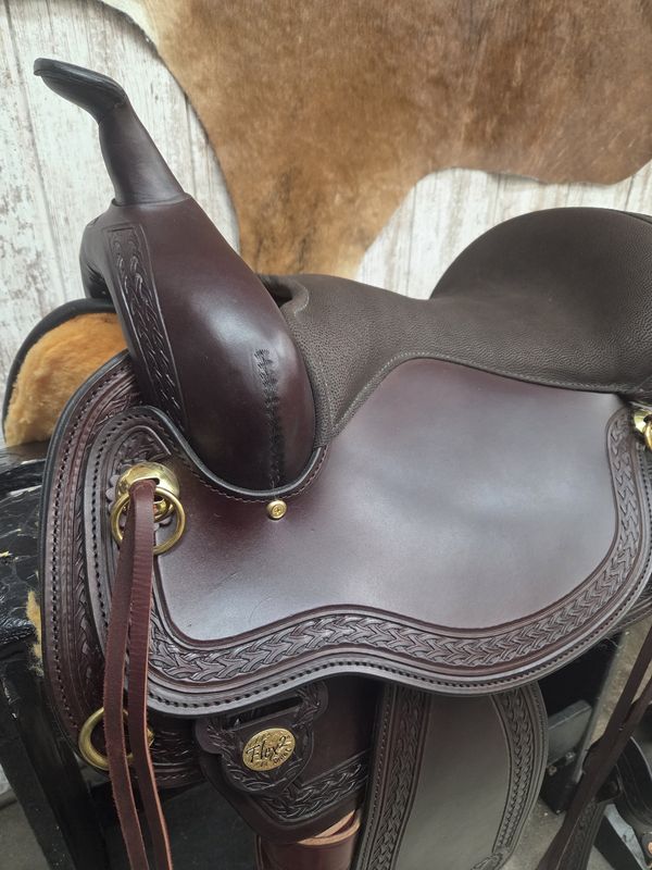 16" Circle Y Flex2 Stallion Trail Saddle - Regular Fit