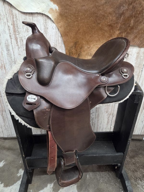 Used 15&quot; Hillview Farms Evolution Trail Saddle