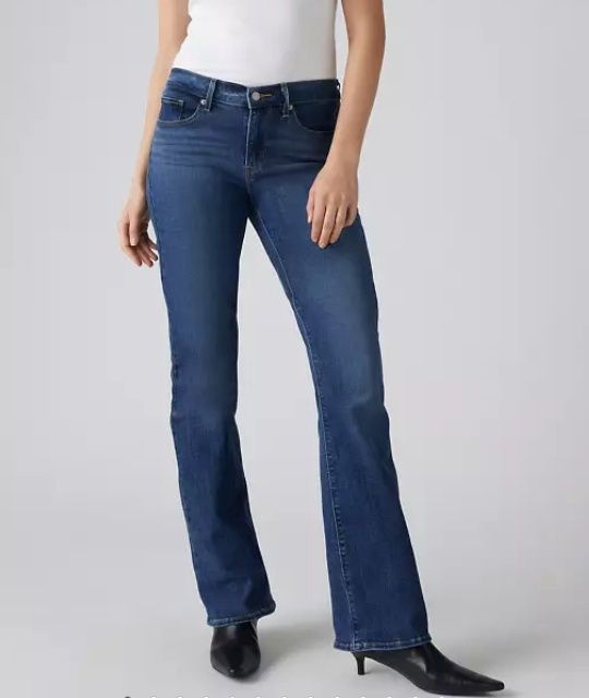 Levi Classic Bootcut Jeans