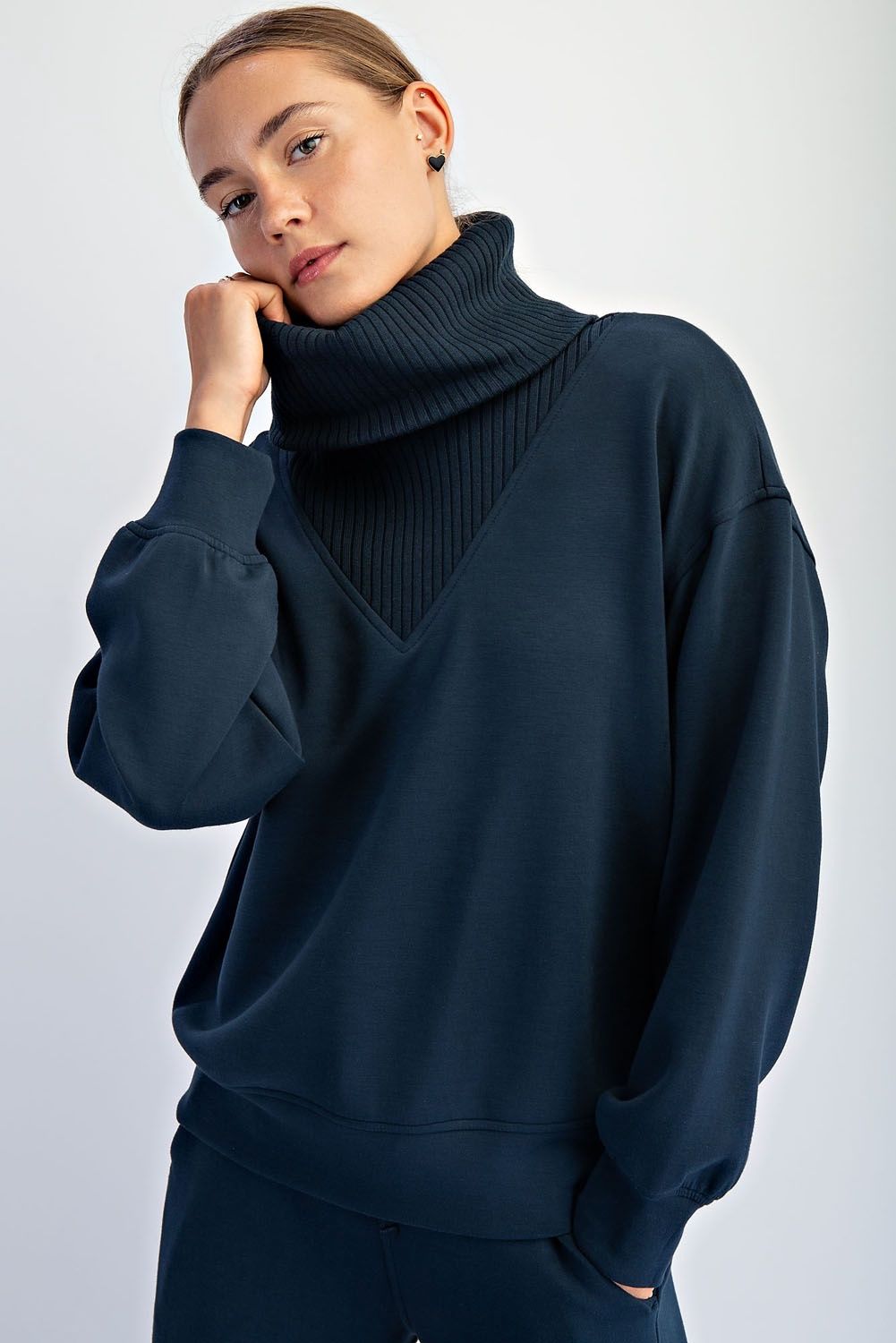 Nomad Luxe V-Turtleneck