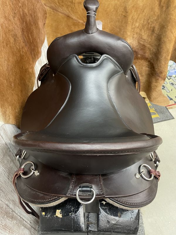 16" Little River Round Skirt Trail Saddle - Wide