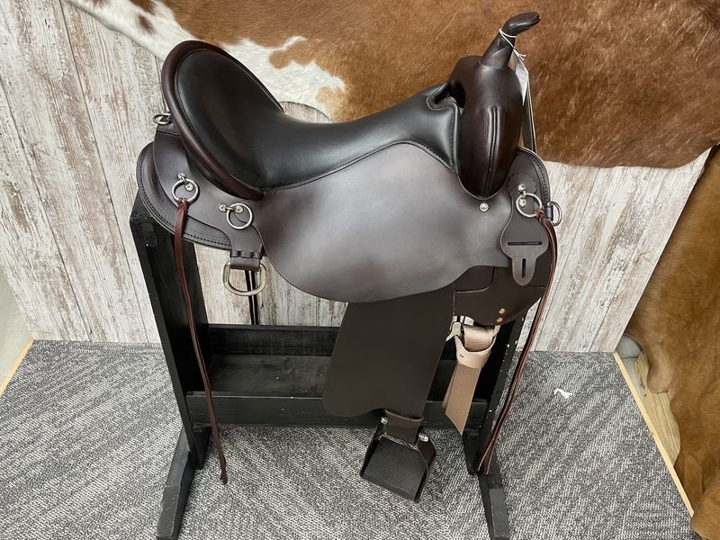 18" Little River Round Skirt Trail Saddle - Wide