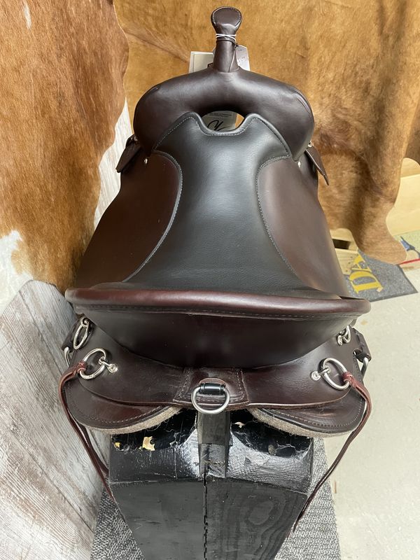 18" Little River Round Skirt Trail Saddle - Wide