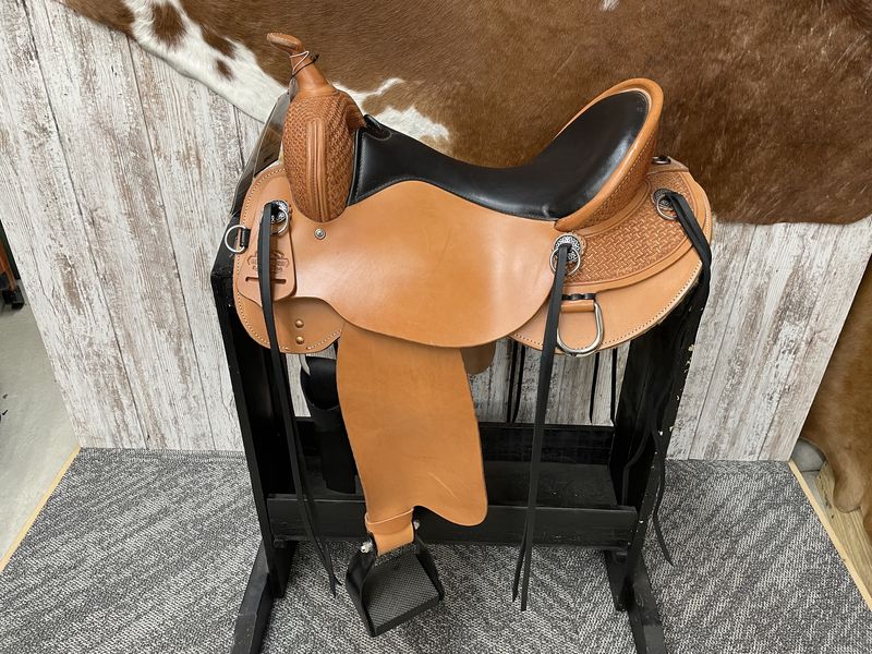 17" Circle Y Sulphur River Trail Saddle - Regular Tree