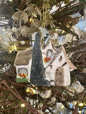 Carmel Traditional Cottage Ornament Large Hansel