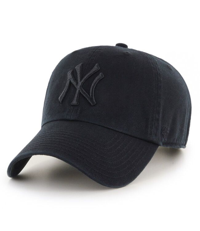 NEW YORK YANKEES CAP BLACK ON BLACK CLEAN UP