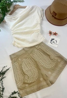 Shorts with embroidery