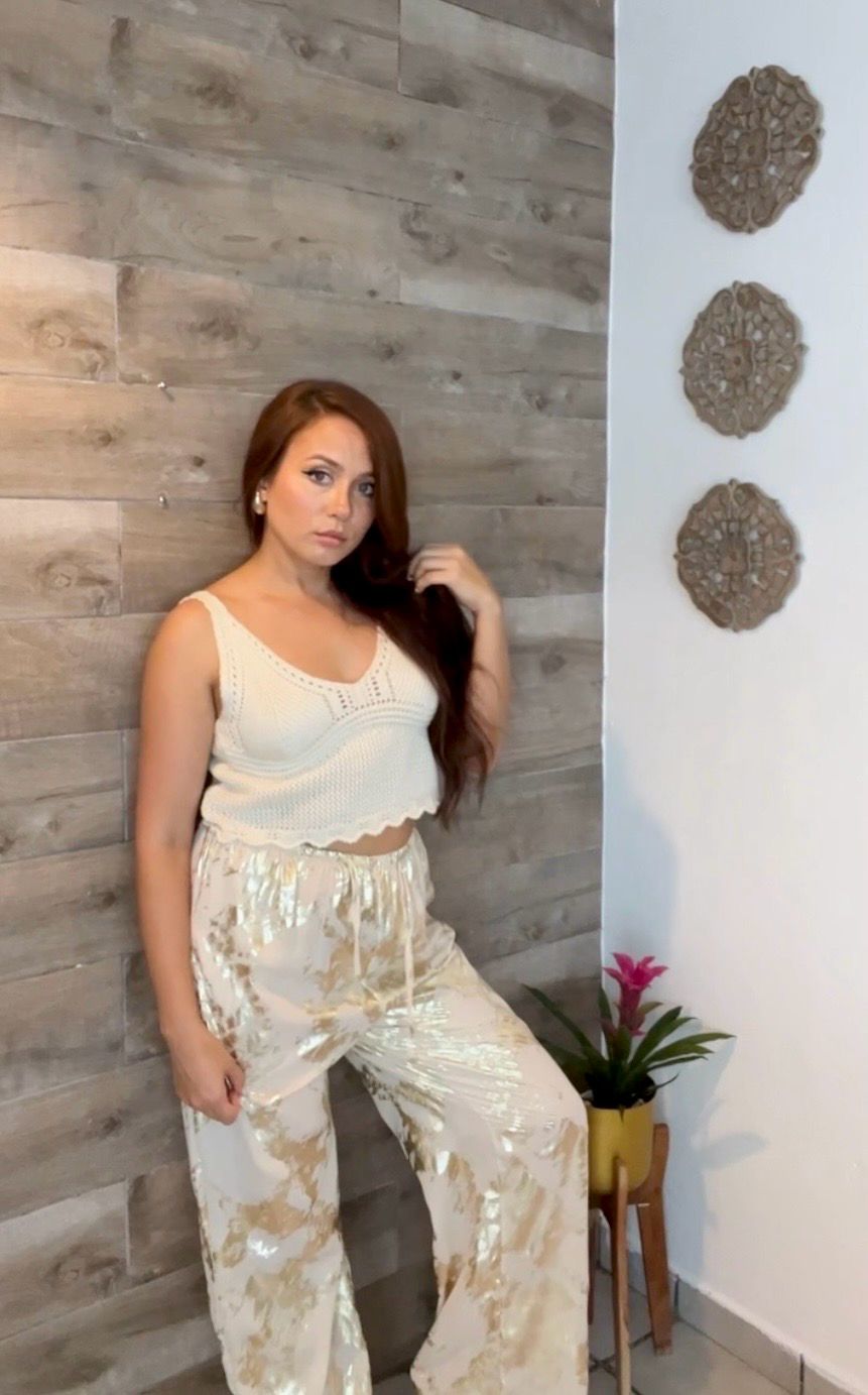 Straight pants with gold details