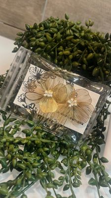 Hair flowers