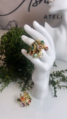 Sortija piedras colgantes