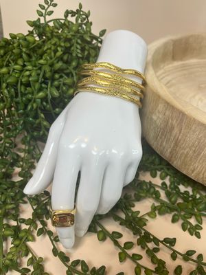Pulsera elegante dorado