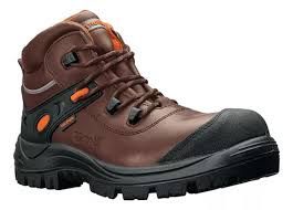  This Truper boot has the perfect combination of waterproof protection, supportive comfort, and a lightweight composite safety toe